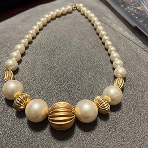 Vintage Off white and gold beaded necklace